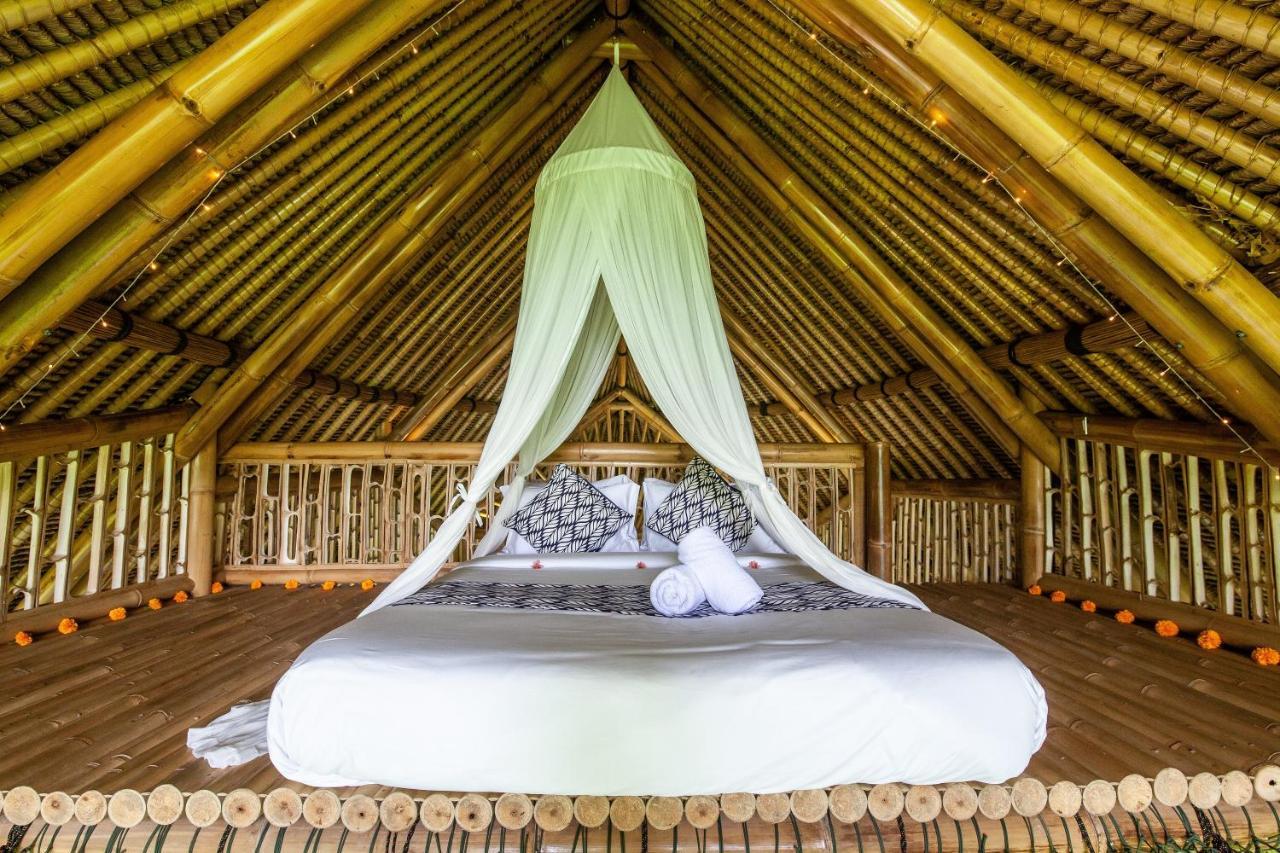 Вілла Balikayanas Bamboo House - Miggiell House Каранґасем Екстер'єр фото