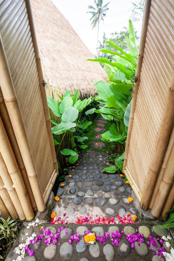 Вілла Balikayanas Bamboo House - Miggiell House Каранґасем Екстер'єр фото