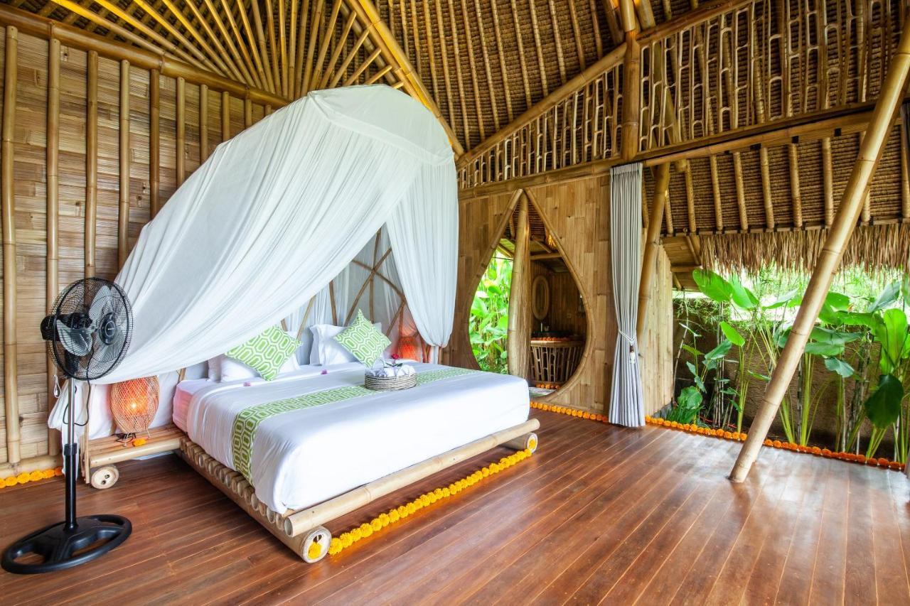 Вілла Balikayanas Bamboo House - Miggiell House Каранґасем Екстер'єр фото